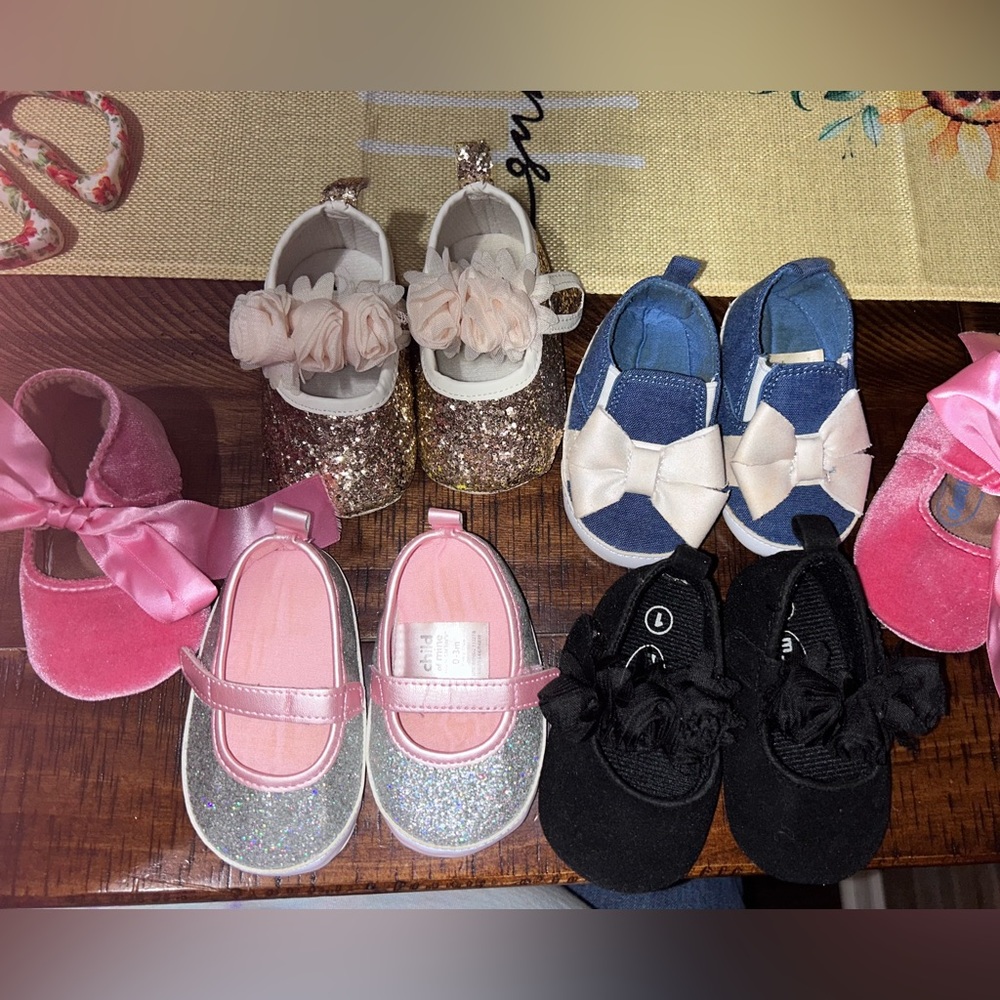 EUC (5 pair) Baby Girls Slip-on Shoes Size 1 & (2 pair) Socks